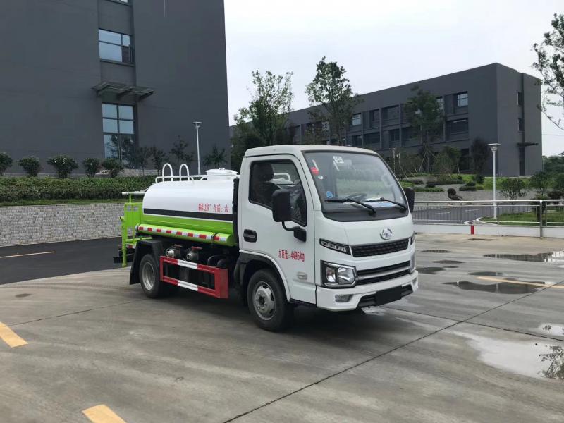 2.5方跃进洒水车