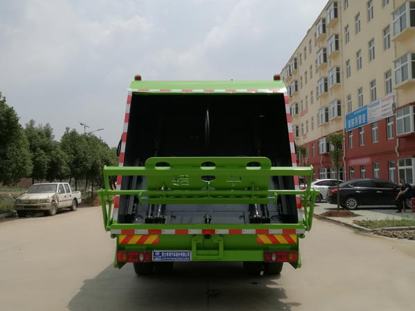 东风天锦压缩式垃圾车