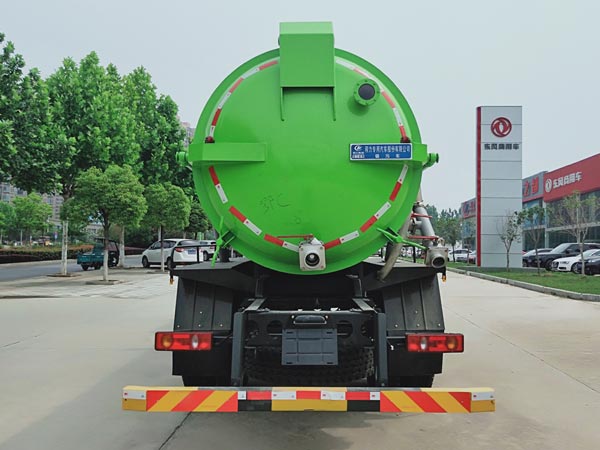 东风专底11方吸污车