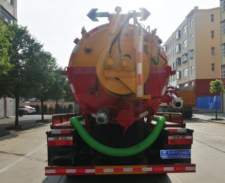 东风多利卡4方清洗吸污车
